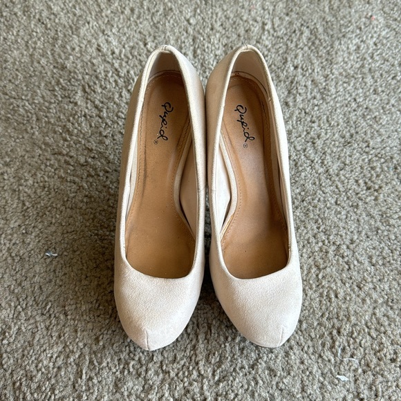 Beige suede heels - Picture 4 of 4